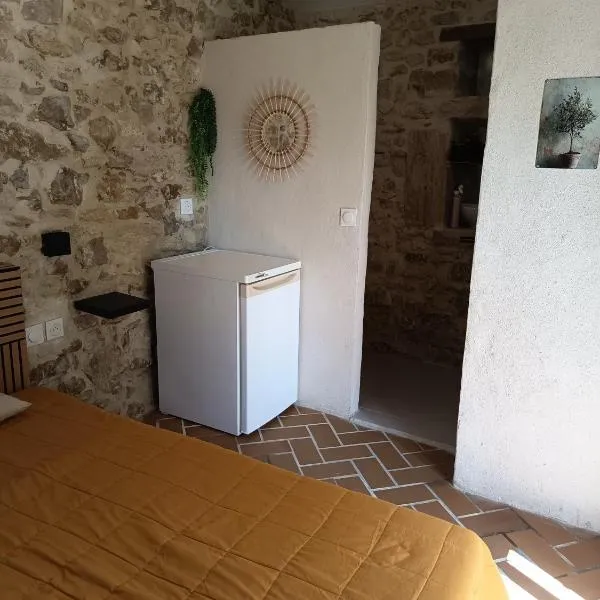 Chambre du petit figuier、Aramonのホテル