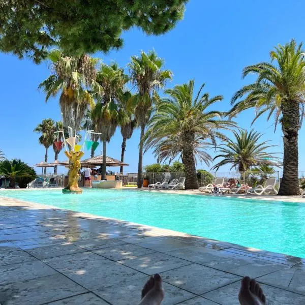 Mini-Villa Prestige - face à la Mer - Pieds dans l'eau - Resort 4 - Corse, отель в городе Гизоначча