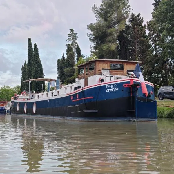 Viesnīca Péniche ALEGRIA pilsētā Poilhès
