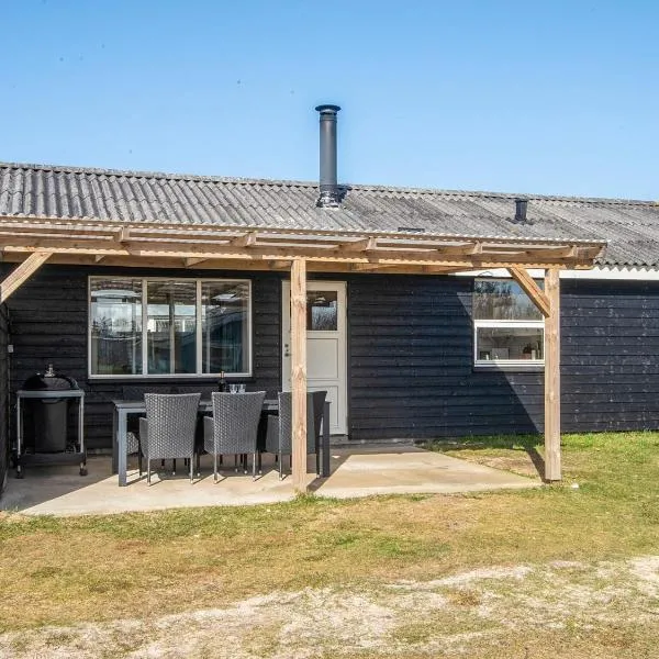 6 person holiday home in Hvide Sande, hotel in Nørre Lyngvig