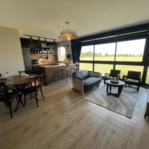 Appartement lumineux avec bow-Window et vue sur la nature, tout confort avec deux places de parking privées et accès avec ascenseur, viešbutis mieste Kokelis