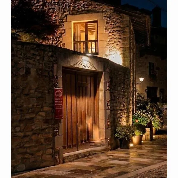 Apartamentos Palación de Santillana, hotel v mestu Santillana del Mar