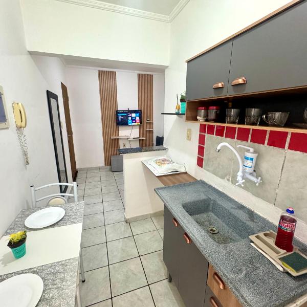 APT-8 Completo Bem Localizado a 1 minuto Rodoviaria e Centro, com Ar Condicionado e Garagem - Foto 3