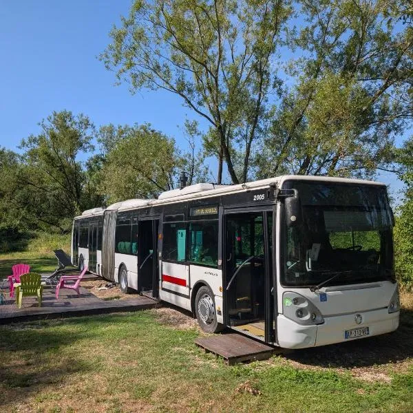 Magnifique bus insolite avec jacuzzi, hotel v destinaci Saint-Usage