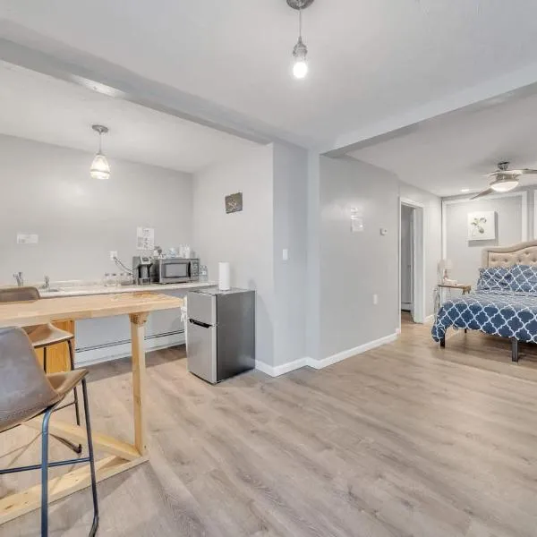 Private Suite Near DCU Center, hotelli kohteessa Worcester