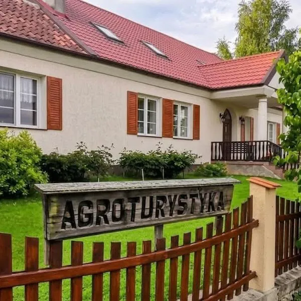 Agroturystyka Pod Czaplami، فندق في Pieniężno
