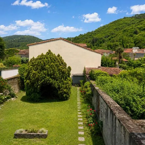 La Mazemat, Spacieux, jardin et vue montagne, hotel u gradu 'Mazamet'