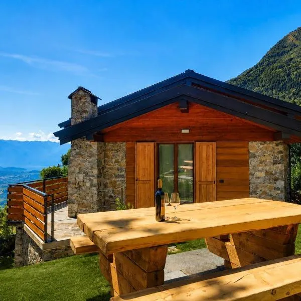 SkyWood Chalet, Panoramic Mountain and Lake Views, hotel en Mello