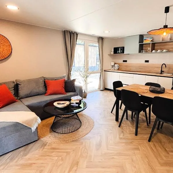 Zaton Holiday Resort Premium Glamping Villas, hotel in Zaton