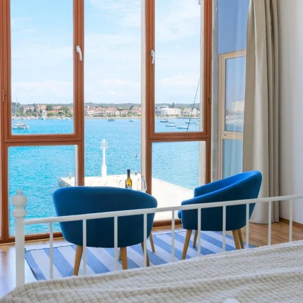 Umag center seafront seaview old town apartment 1, hotel i Umag