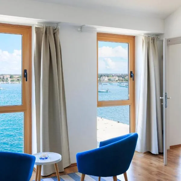 Umag apartment center seafront seaview old town 2, hotel in Umag