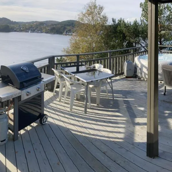Bergen/Sotra: Sea cabin. Spa. Fishing. Boat, hotel in Haganes