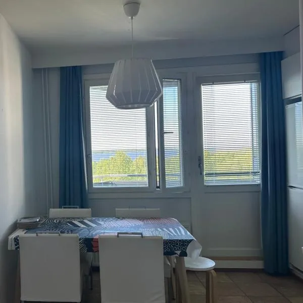Two bedroom apartment Best view to the sea Glassed Balcony FREE PRIVATE PARKING, hotel a Kemi