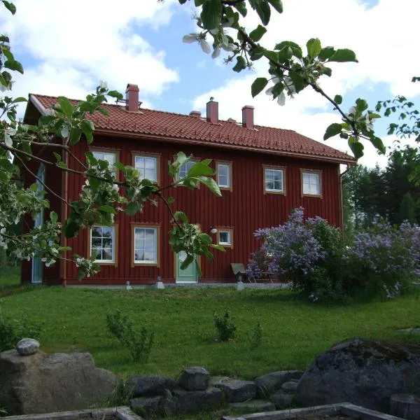 Allsta Gård Kretsloppshuset B&B, hotel in Långsjön