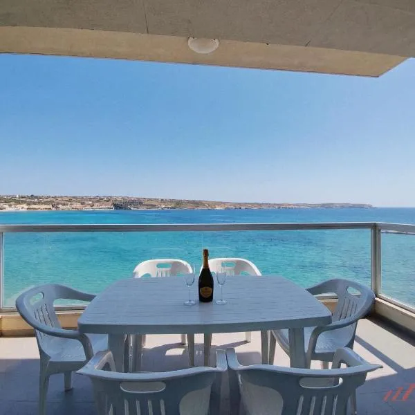 Premium Seafront Apartment with Panoramic Bay Views, hotel in Mellieħa