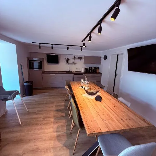 Chalet Schneeliebe für 10 Personen Terrasse Whirlpool, hotel en Winterberg