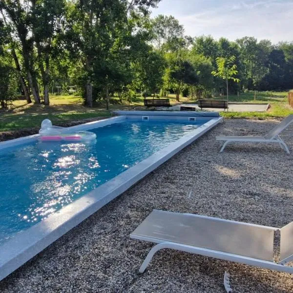 Gîtes le clos du verger avec piscine chauffée, hotel v destinaci Maurens