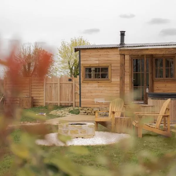 La Roulotte - Bain Nordique - Sauna et Animaux, hôtel à Blâmont