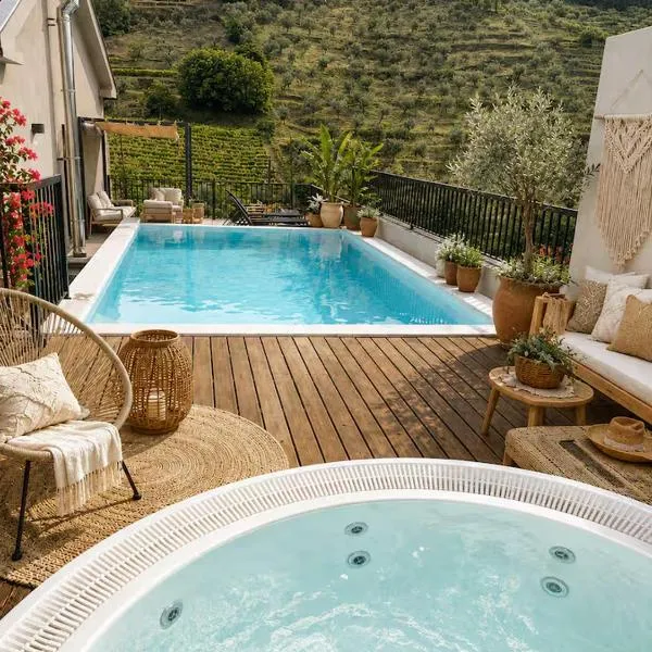 Valadouro Cottage Douro Vallée with a Pool, hotel in Espinhosa