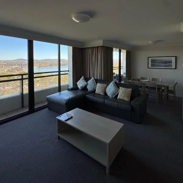 Lakefront Panorama – Sky Collection Suite, hotel em Canberra