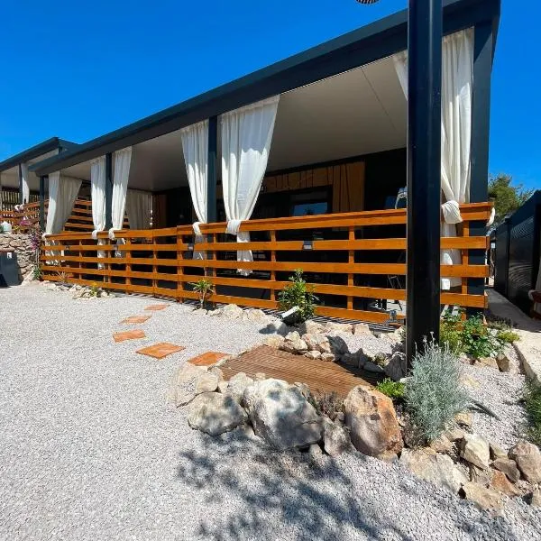 Mobile Homes with Sea View - Green Camp Croatia, Drage, viešbutis mieste Drage