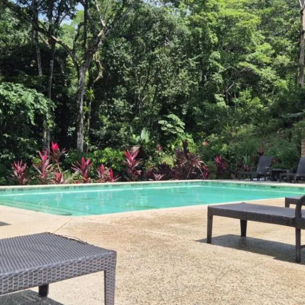 Senda Adults Only Hostel, hôtel à Manuel Antonio
