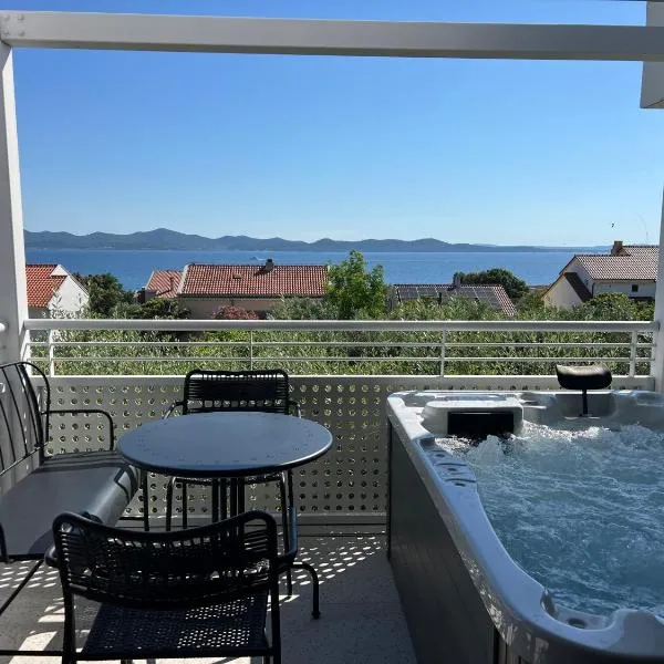 Holiday HOME Zadar DIKLO – hotel w mieście Zadar