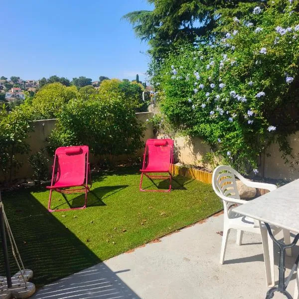 T2 Cosy avec Jardin Privé aux Portes de Cassis, hotel em Carnoux