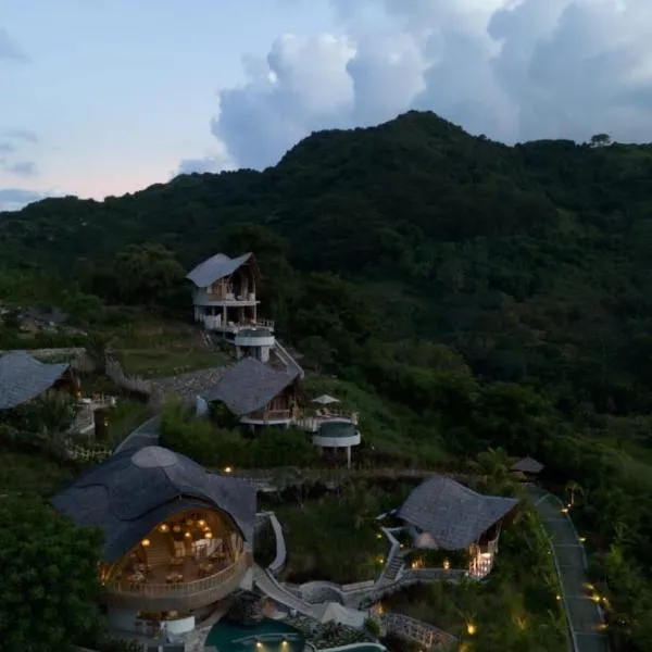 Green Poya - Luxury Eco Bambu Resort in South Lombok, hotel in Selong Belanak