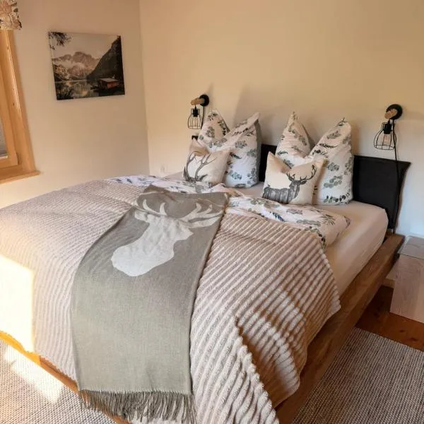 Bambi Lodge mit Private Spa auf 1340 m, hotell i Peist