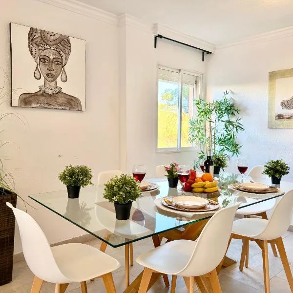 Calm Coastal Boutique Apartment for 12 by TuriVida, hôtel à Malaga