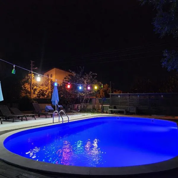 Dardanos Pension, hotel v mestu Hamidiye