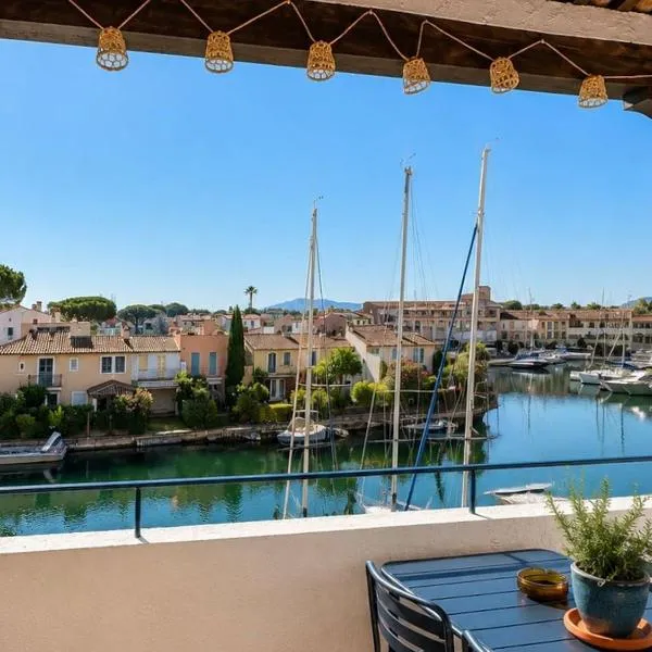Port Grimaud view, air conditioning, parking, Saint-Tropez, hotel em Grimaud