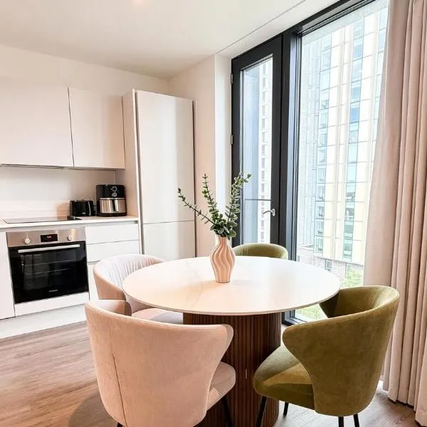 Stylish New 2BR 5min AO Arena Free Parking, hotel en Mánchester