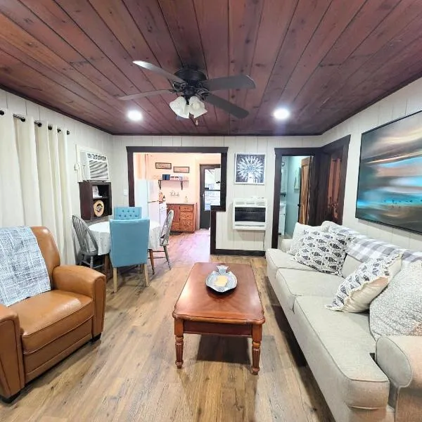 #09 - Large Lakeview One Bedroom- Pet Friendly, hotel in Hot Springs