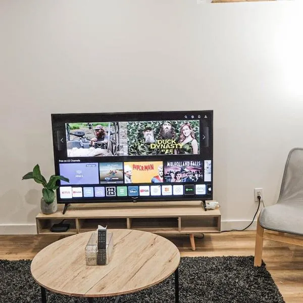 Elegant Basement Suite in Barrhaven, Ottawa, hotel en Ottawa