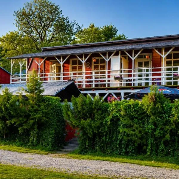 Kempink U Šerifa โรงแรมในProtivín