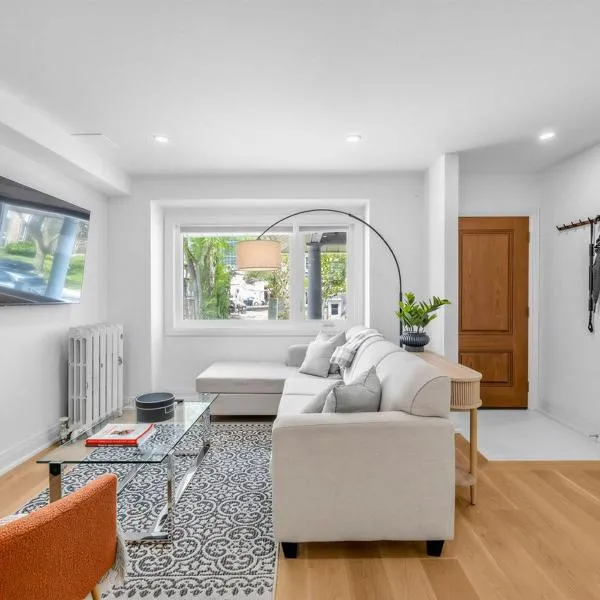 Home in Midtown Toronto with 2 parking, hotel din Toronto