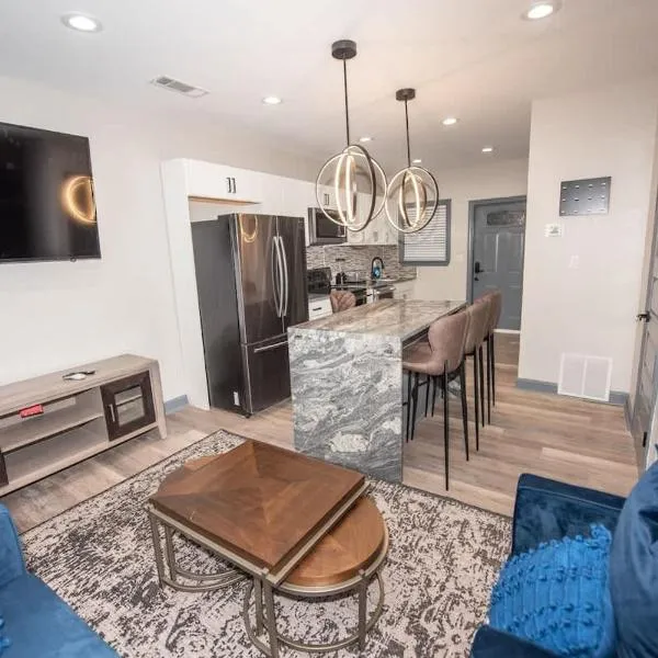 Spacious 2 bedroom Unit 4 beds sleeps 6 , D, hotel a Dawsonville