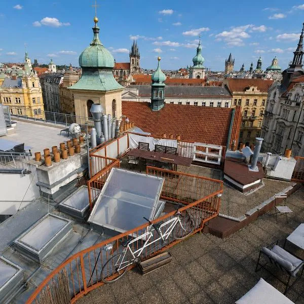 Roof Apartment and Parking Assistance, hotel a Praga