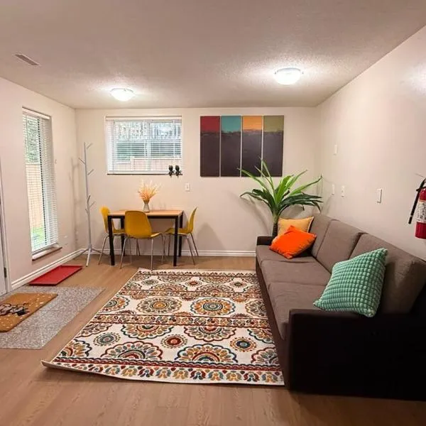 Gateway to Banff - Cozy 2BR Sleeps 6 - NW Calgary, hotel di Calgary