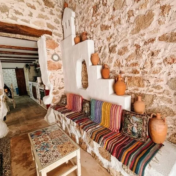 Aspro Pithari, hotel di Archangelos