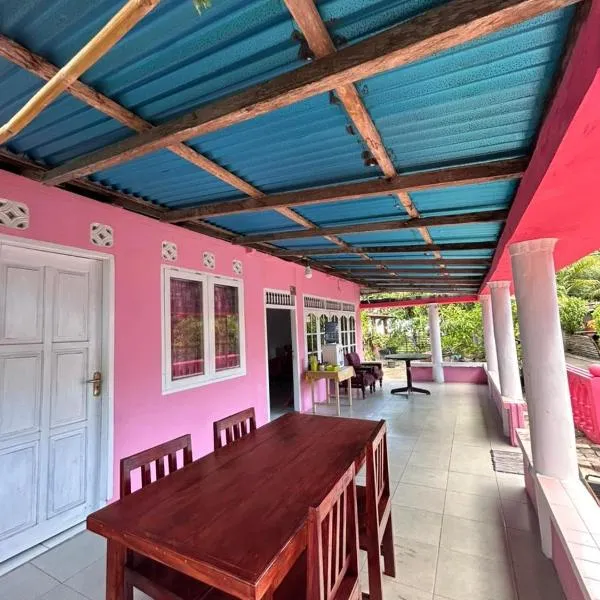 Bunaken Dolphin Pink Homestay, hotel a Bunaken