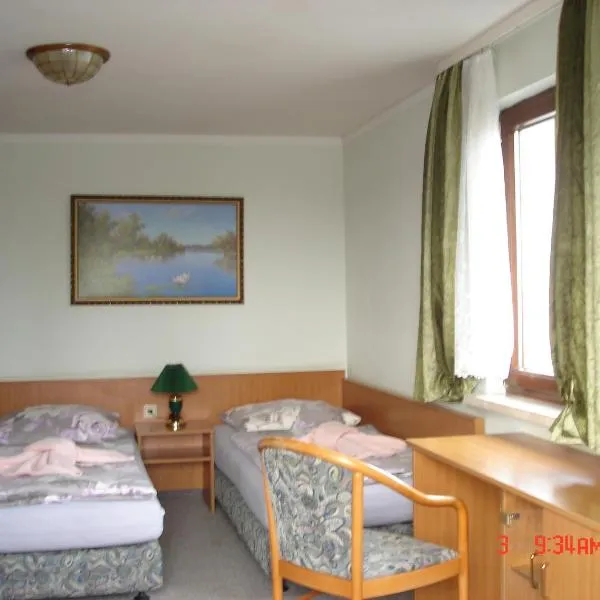 Pension zum Schwanenteich, hotel v destinaci Haldensleben
