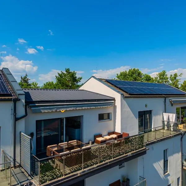 AH-Premium Rooftop Apartman, hotel v destinaci Zamárdi