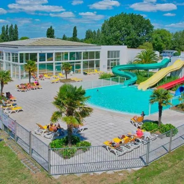 Camping 4 étoiles Les Amiaux - Tente bungalow équipée 23m2 - Piscines - 900m plage - Sezonia, khách sạn ở Saint-Jean-de-Monts