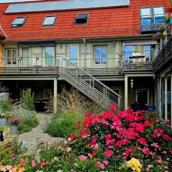 Wohnen im Dreiseitenhof mit Galerieschlafzimmer, hotel v mestu Neudietendorf