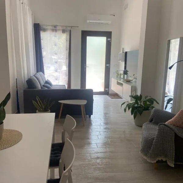 Casa Vacanze Iglesias - La Casetta di Via Paoli, hotel u gradu Iglezijas