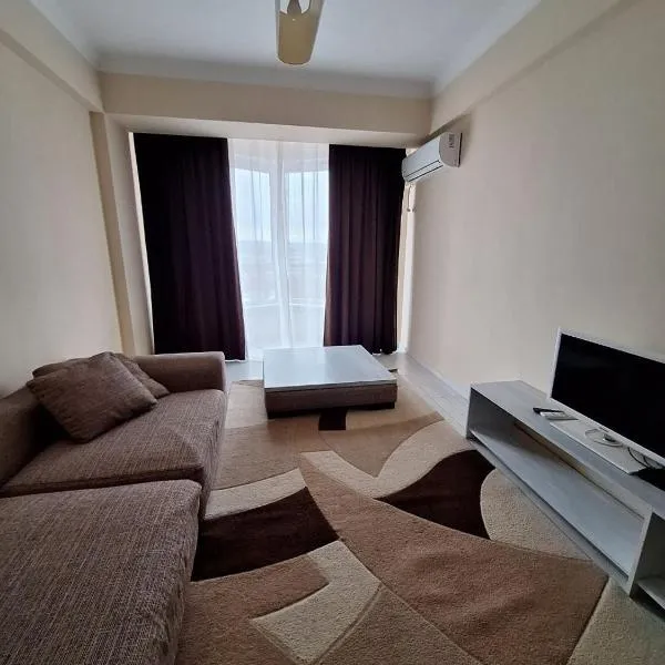 Светлая квартира у озера в парке Долина роз, hotel sa Chişinău