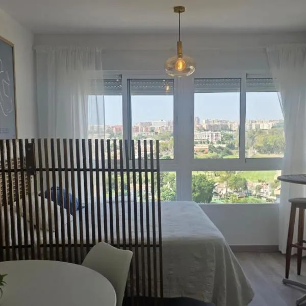 Estudio Bellavista La Colina, hotel u Torremolinosu